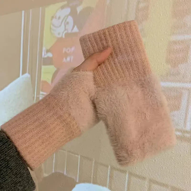 Plush Splice Knit Gloves